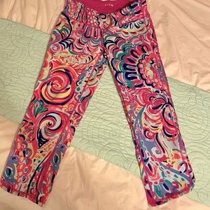 Lilly Pulitzer Luxletic. Mid Rise. Crop. Size medium